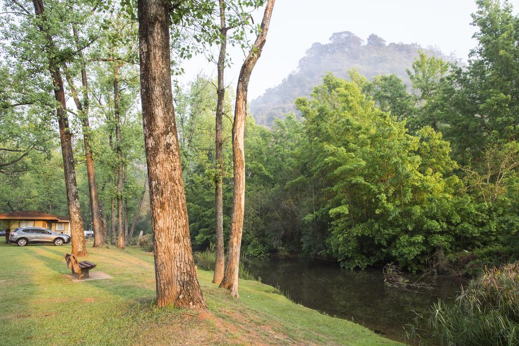 Merry Pebbles Resort Sabie Exterior photo
